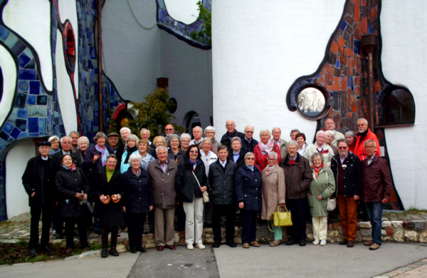 die Gruppe vor dem Kunsthaus Abensberg 